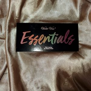 Violet Voss eyeshadow palette